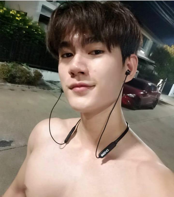 &ldquo;เท้า&rdquo; ไม่ใช่ของต่ำหากมันจะทำให้เราเดินไปยังจุด &ldquo;สูง&rdquo;สุดของชีวิต ...เช่นกัน... &ldquo;หัว&rdquo; ก็ไม่ใช่ของสูง หากเรายังคงคิด &rdquo;ต่ำๆ&rdquo; (โอม มณี ปัทเม หุม) 18