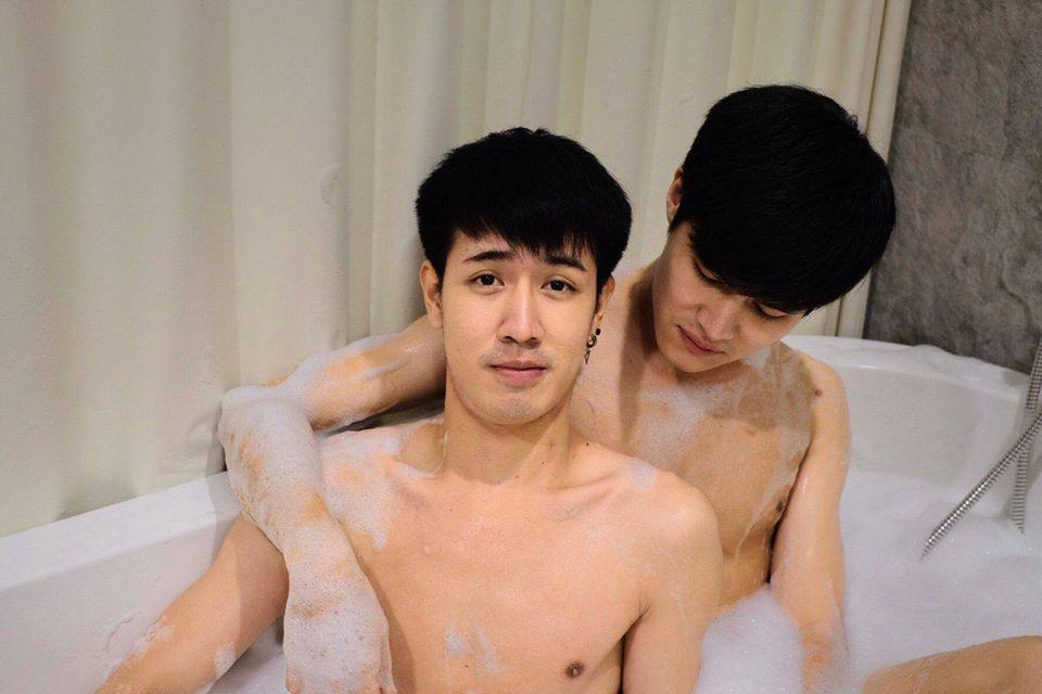 “เท้า” ไม่ใช่ของต่ำหากมันจะทำให้เราเดินไปยังจุด “สูง”สุดของชีวิต ...เช่นกัน... “หัว” ก็ไม่ใช่ของสูง หากเรายังคงคิด ”ต่ำๆ” (โอม มณี ปัทเม หุม) 72