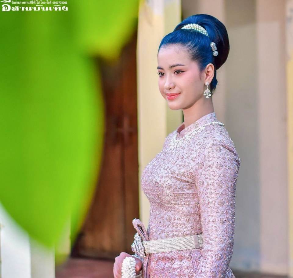 ชุดไทยบรมพิมาน Thai wedding dress, Thailand