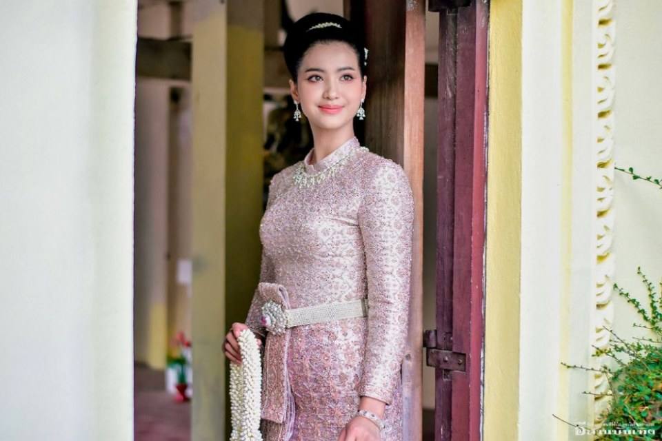 ชุดไทยบรมพิมาน Thai wedding dress, Thailand
