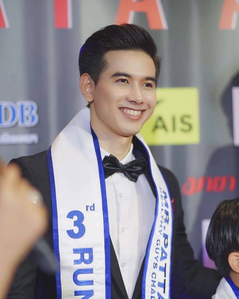 “เท้า” ไม่ใช่ของต่ำหากมันจะทำให้เราเดินไปยังจุด “สูง”สุดของชีวิต ...เช่นกัน... “หัว” ก็ไม่ใช่ของสูง หากเรายังคงคิด ”ต่ำๆ” (โอม มณี ปัทเม หุม) 97