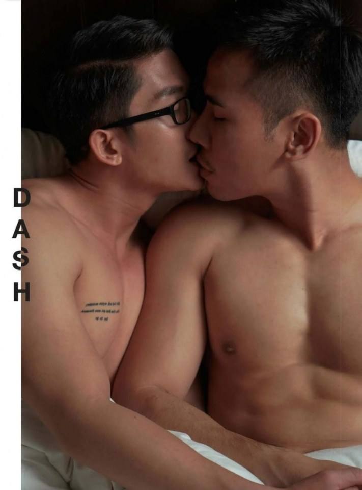 หนุ่มหล่อขึ้นปก 529