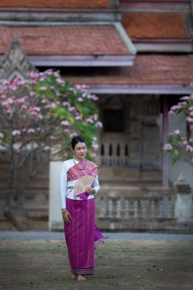 ชุดอีสาน Isan traditional costume.