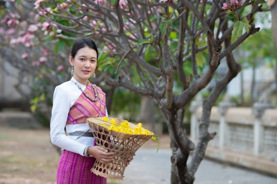 ชุดอีสาน Isan traditional costume.