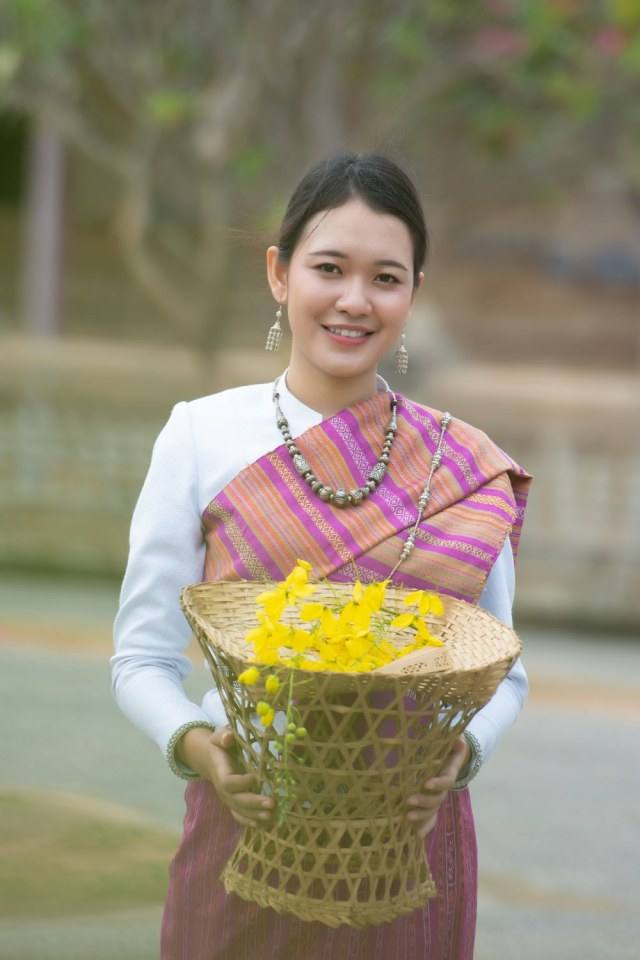 ชุดอีสาน Isan traditional costume.