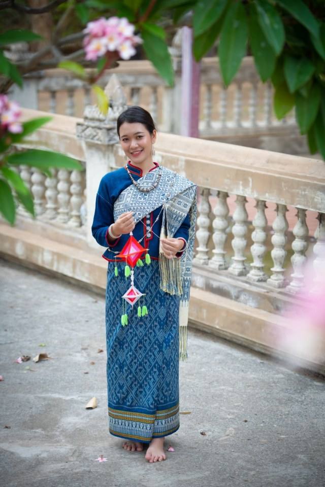 ชุดอีสาน Isan traditional costume.