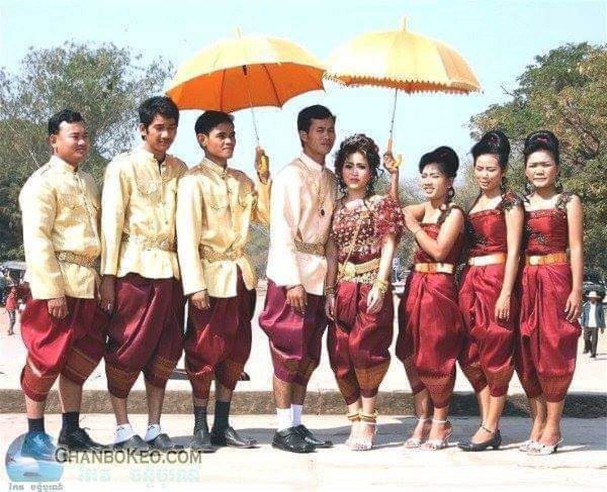 Cambodia national costume (សំពត់) 🇰🇭