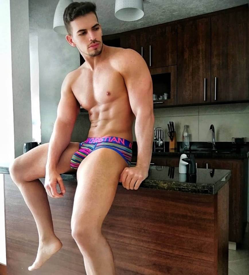 Hot guy in underwear 423