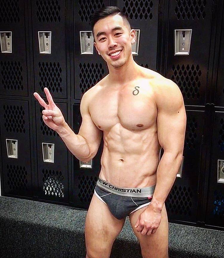 [OMGBoy040][18+] แค่ได้กอดแขน ลูบเคลา ก็รู้สึกดีแล้ว แค่อยากจินตนาการณ์ว่า James Gao กอดผม