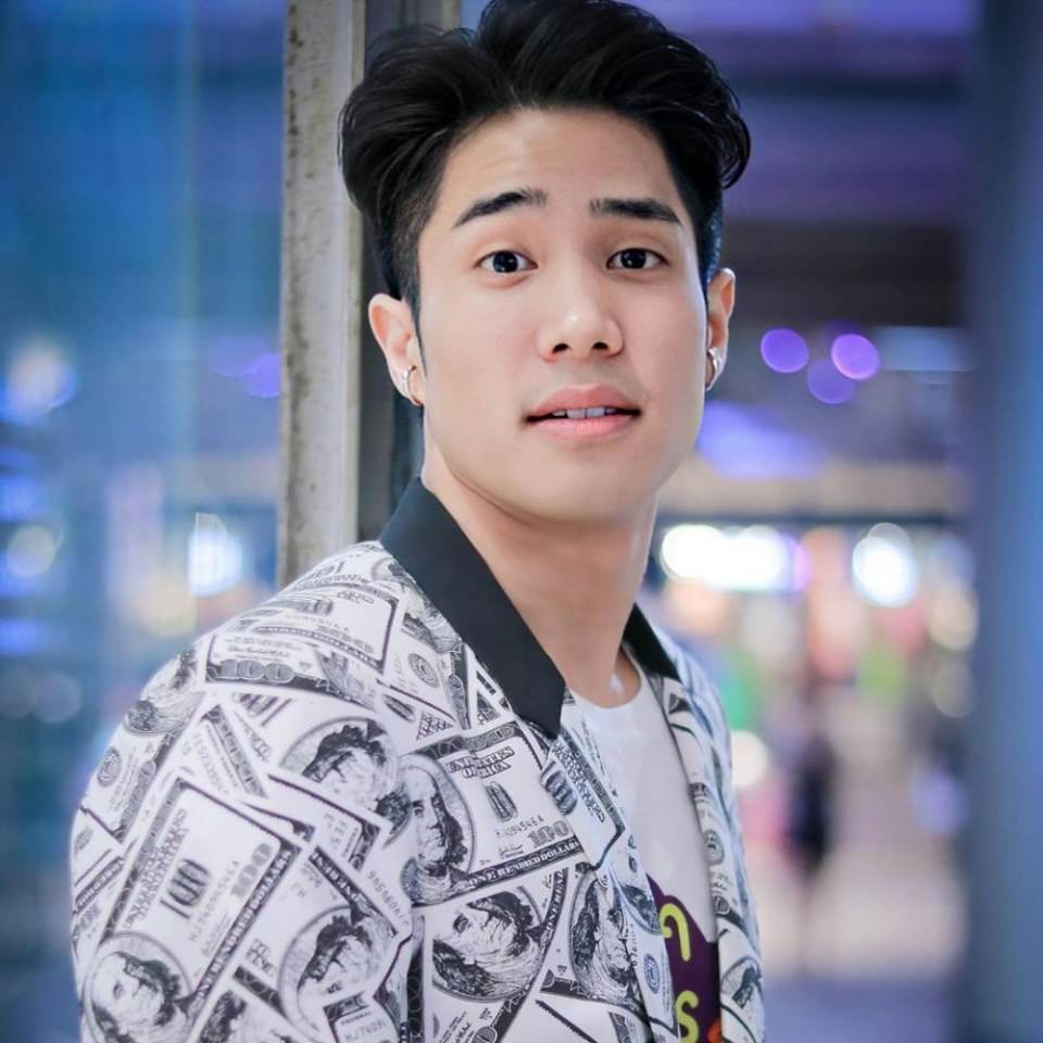 หล่อสดใส