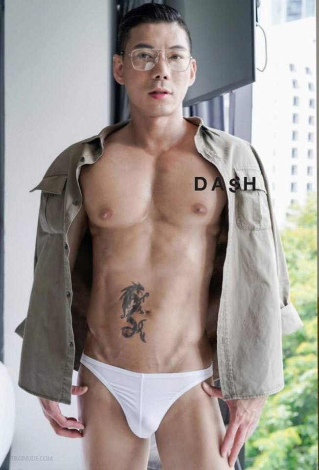 หนุ่มหล่อขึ้นปก 587