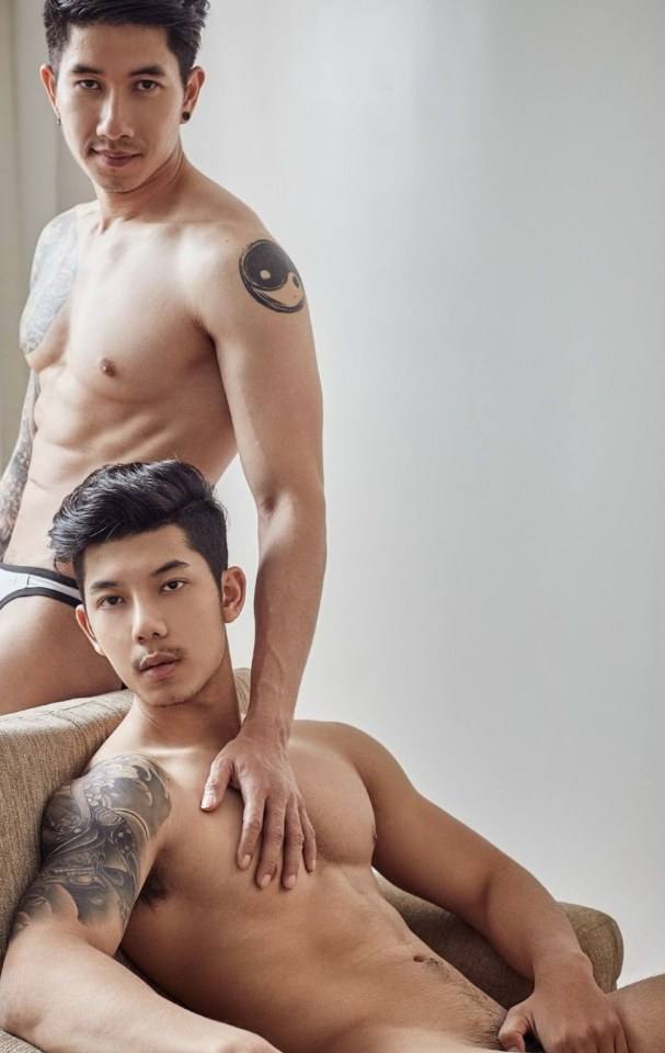 หนุ่มหล่อขึ้นปก 623