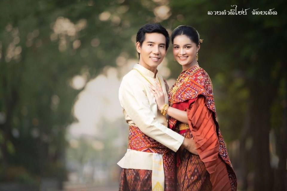 ชุดแต่งงานอีสาน (งานกินดอง), Thailand.