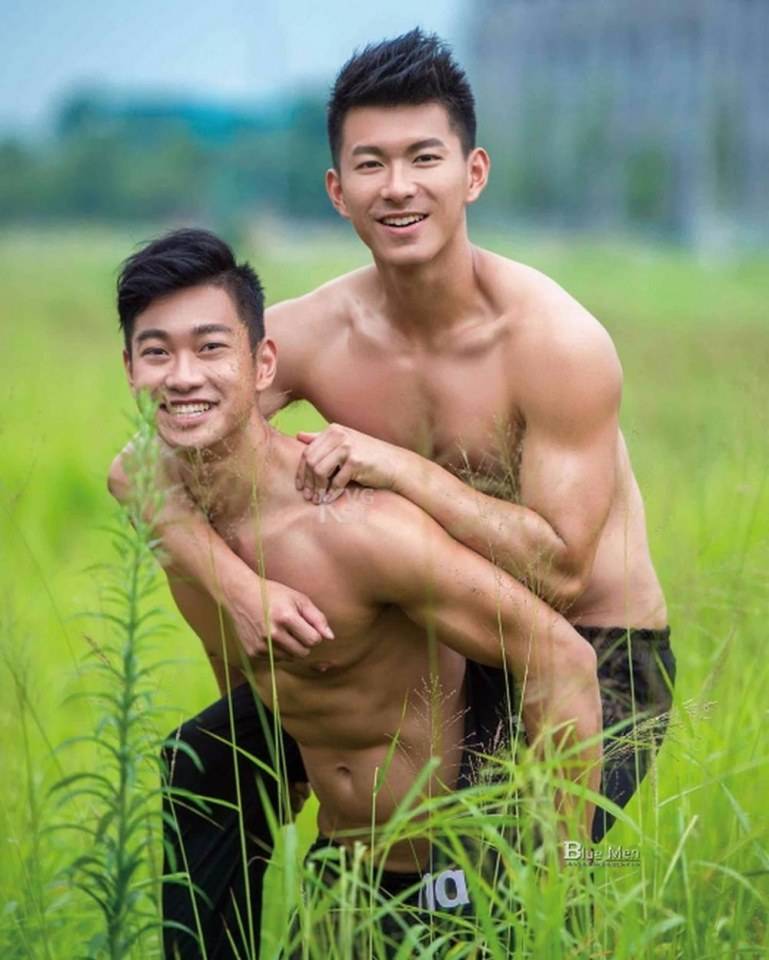 หนุ่มหล่อขึ้นปก 663