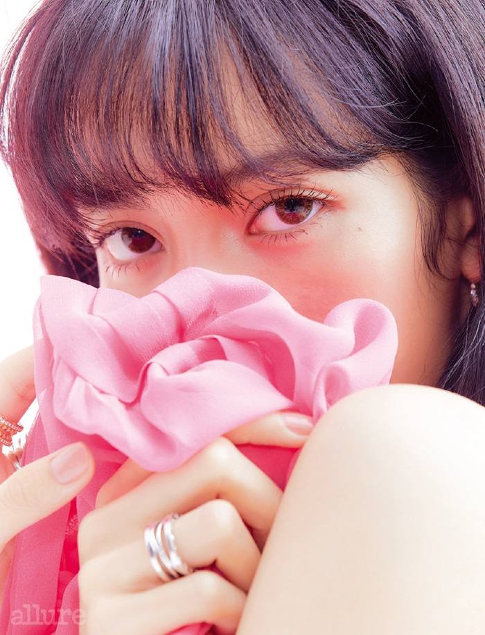 (BLACKPINK) Lisa @ Allure Korea June 2020