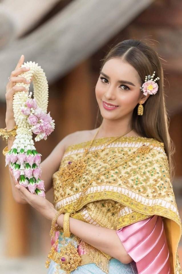 ชุดไทยจักรพรรดิ-Thai Chakraphat