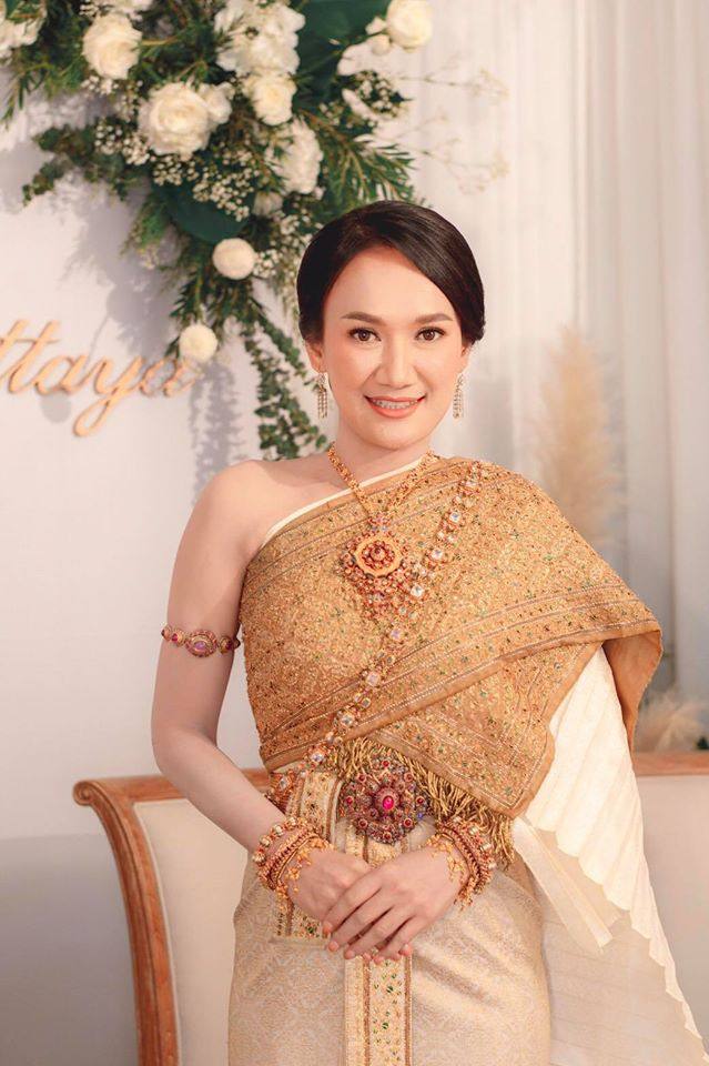 Thai wedding dress | Thailand “ชุดไทยจันทร์โสมา”