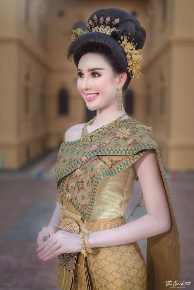 THAI DRESS | ชุดไทยจักรี, Thailand.