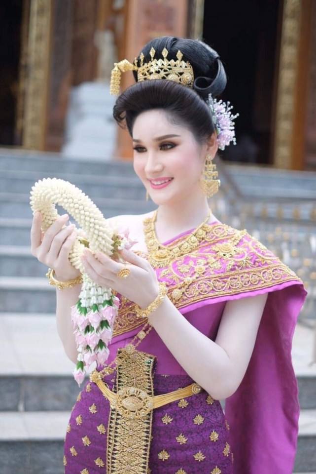 THAI DRESS | ชุดไทยจักรี, Thailand.