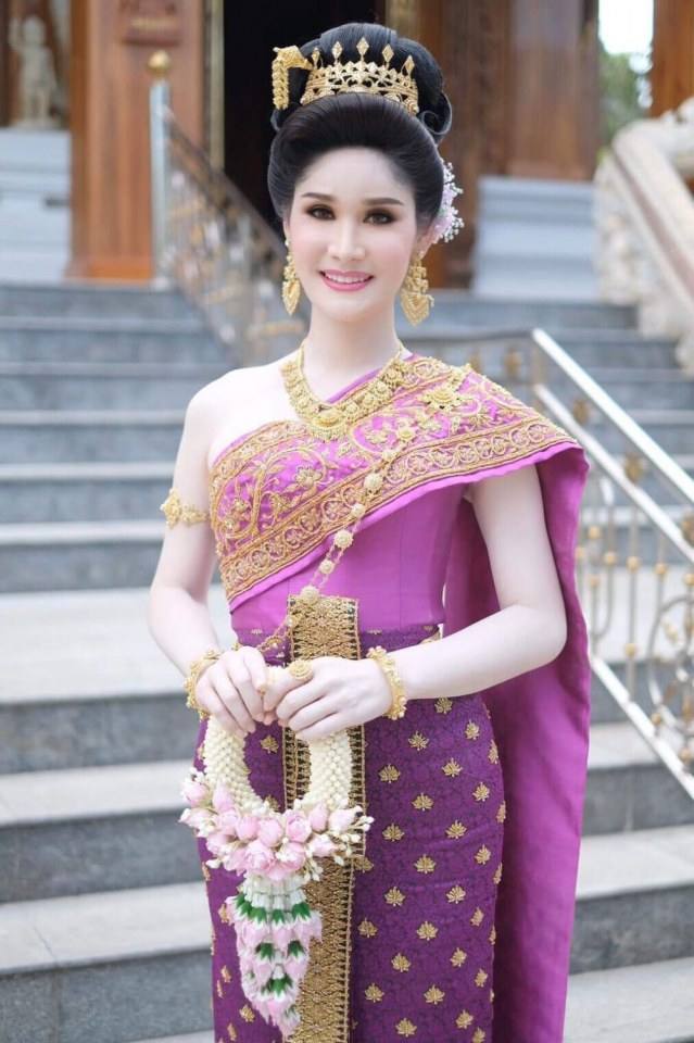 THAI DRESS | ชุดไทยจักรี, Thailand.