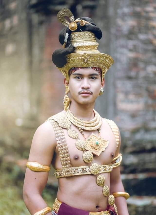 Thai Guy in Lavo kingdom costume | Thailand