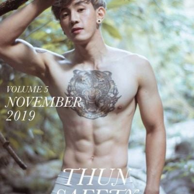 หนุ่มหล่อขึ้นปก 708