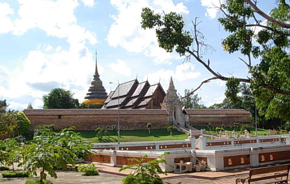 วัดพระธาตุ ลำปางหลวง วัดที่ แม่ทัพพม่าเสียชีวิต