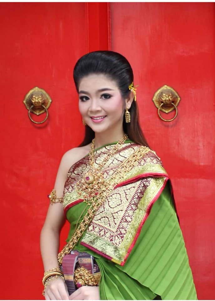 Thai Dress: ชุดไทย ผ้าลายอย่าง | Thailand