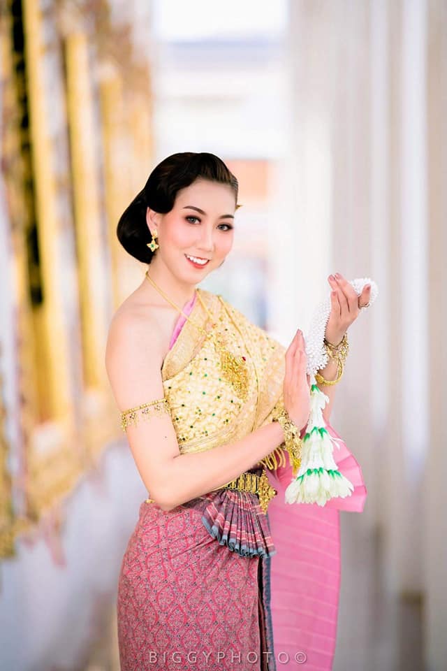 Thai Dress: ชุดไทย ผ้าลายอย่าง | Thailand