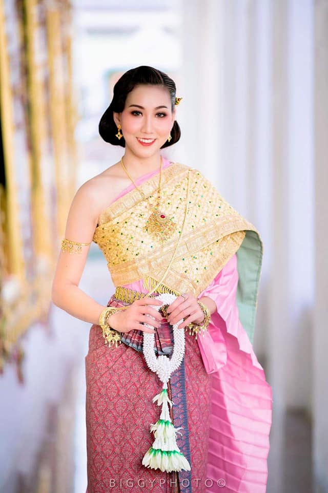 Thai Dress: ชุดไทย ผ้าลายอย่าง | Thailand