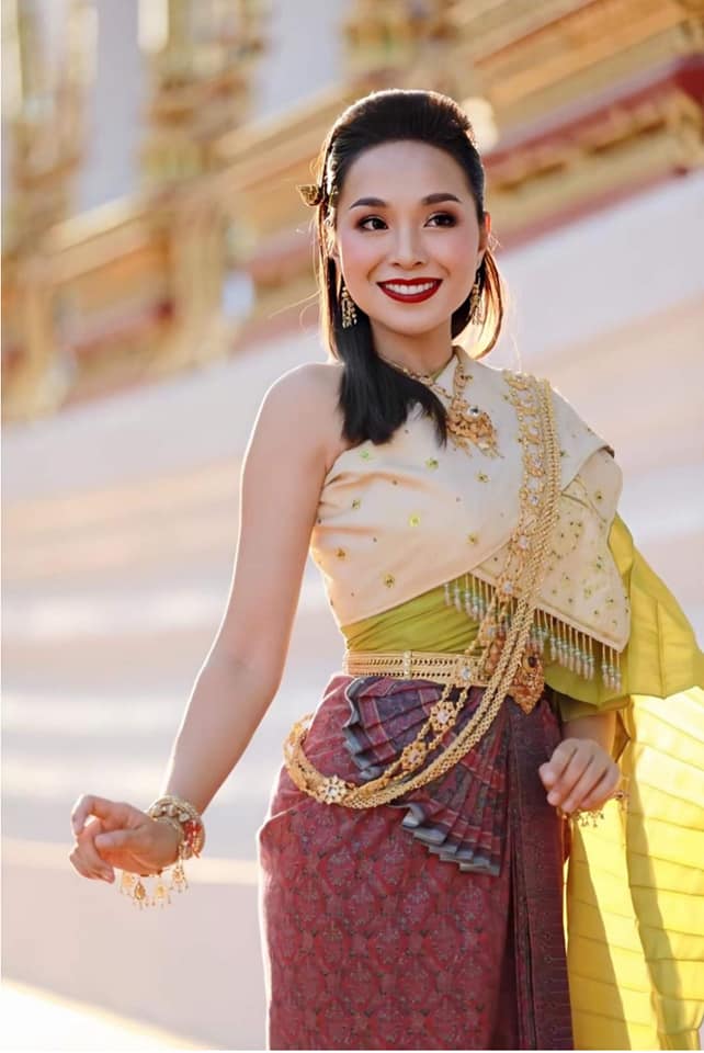 Thai Dress: ชุดไทย ผ้าลายอย่าง | Thailand