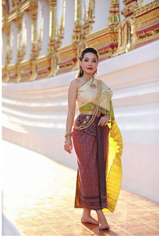 Thai Dress: ชุดไทย ผ้าลายอย่าง | Thailand