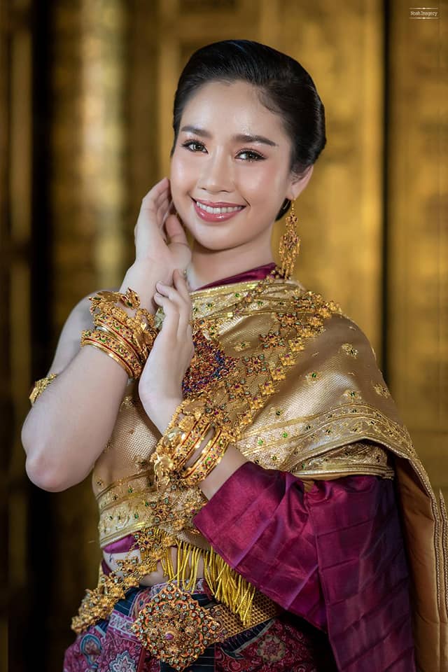 Thai Dress: ชุดไทย ผ้าลายอย่าง | Thailand