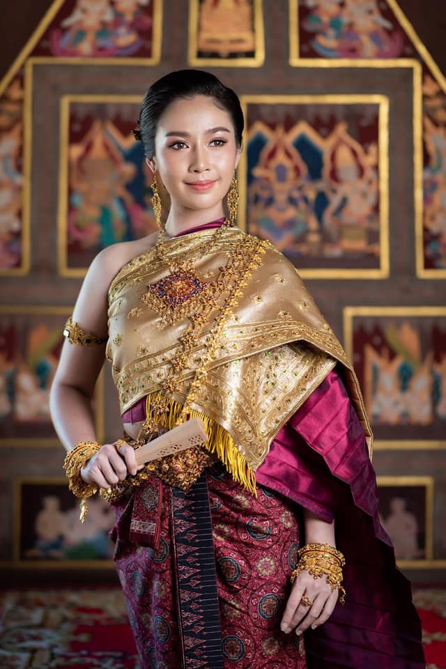 Thai Dress: ชุดไทย ผ้าลายอย่าง | Thailand