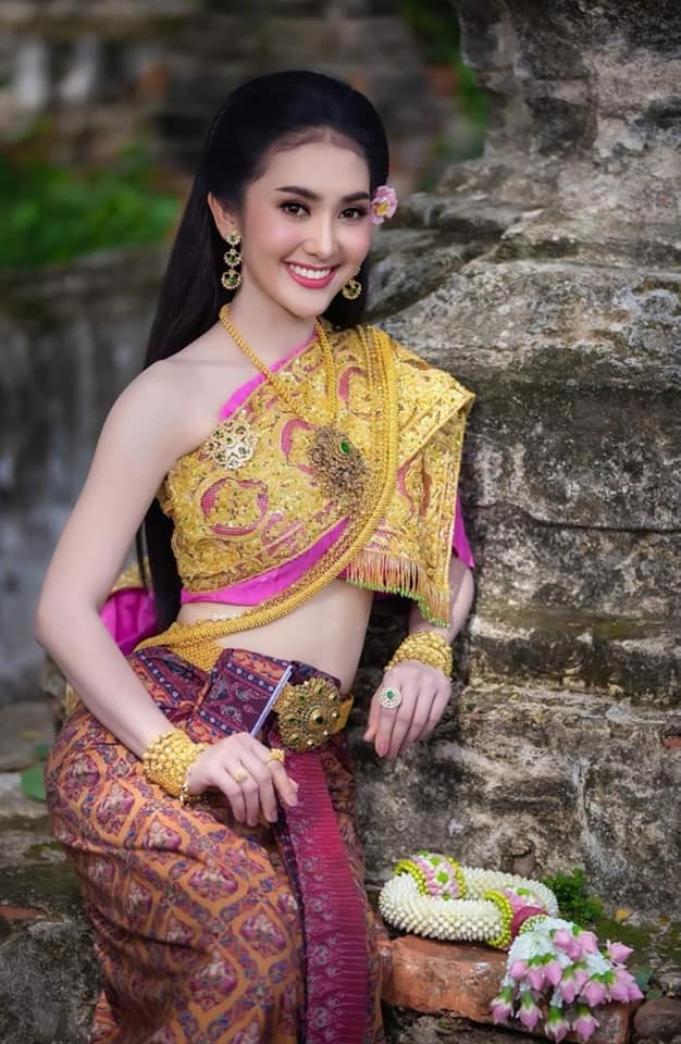 Thai Dress: ชุดไทย ผ้าลายอย่าง | Thailand