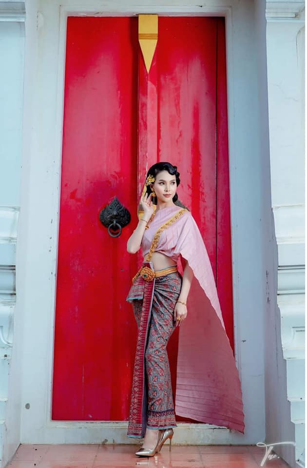 Thai Dress: ชุดไทย ผ้าลายอย่าง | Thailand