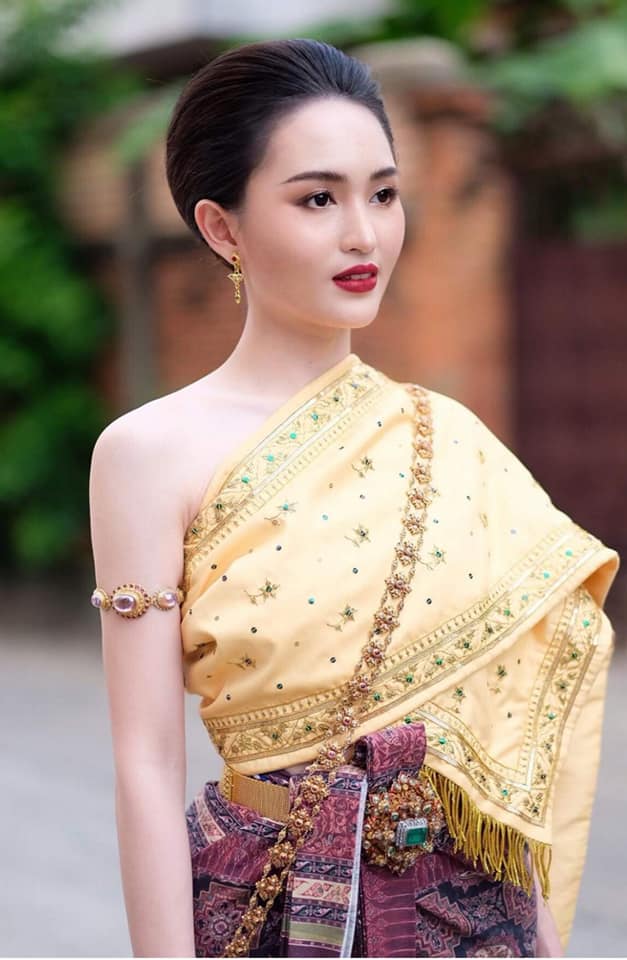 Thai Dress: ชุดไทย ผ้าลายอย่าง | Thailand