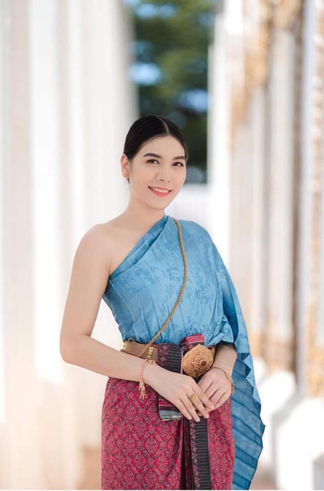 Thai Dress: ชุดไทย ผ้าลายอย่าง | Thailand