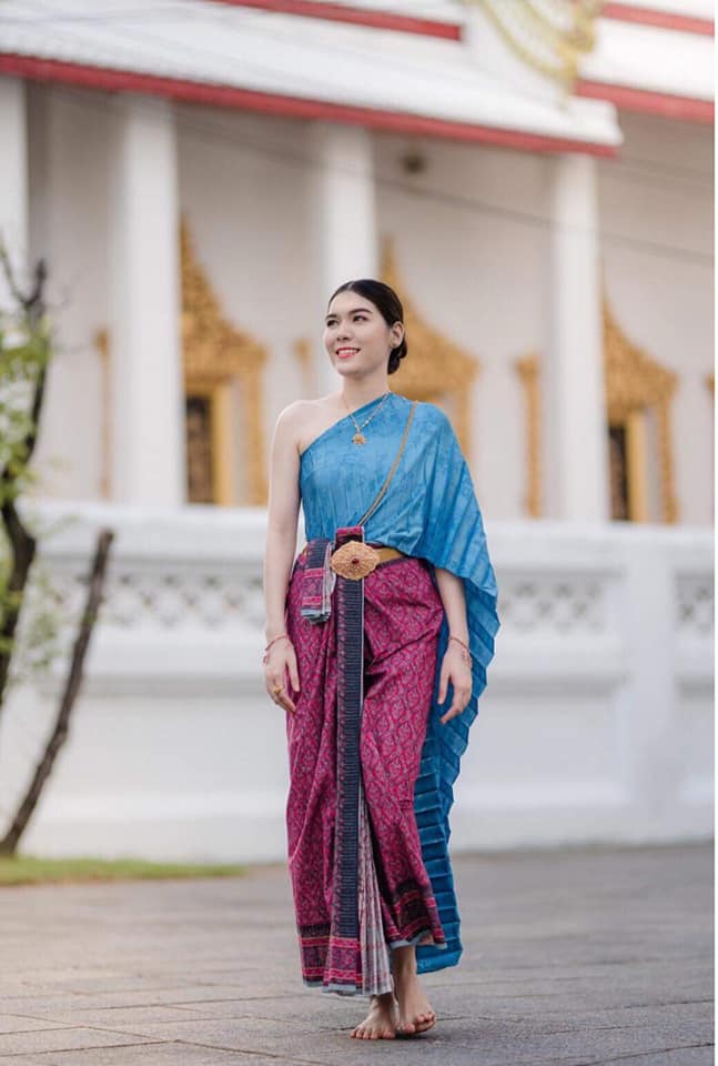 Thai Dress: ชุดไทย ผ้าลายอย่าง | Thailand