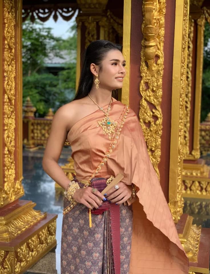 Thai Dress: ชุดไทย ผ้าลายอย่าง | Thailand