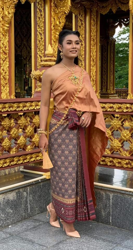 Thai Dress: ชุดไทย ผ้าลายอย่าง | Thailand