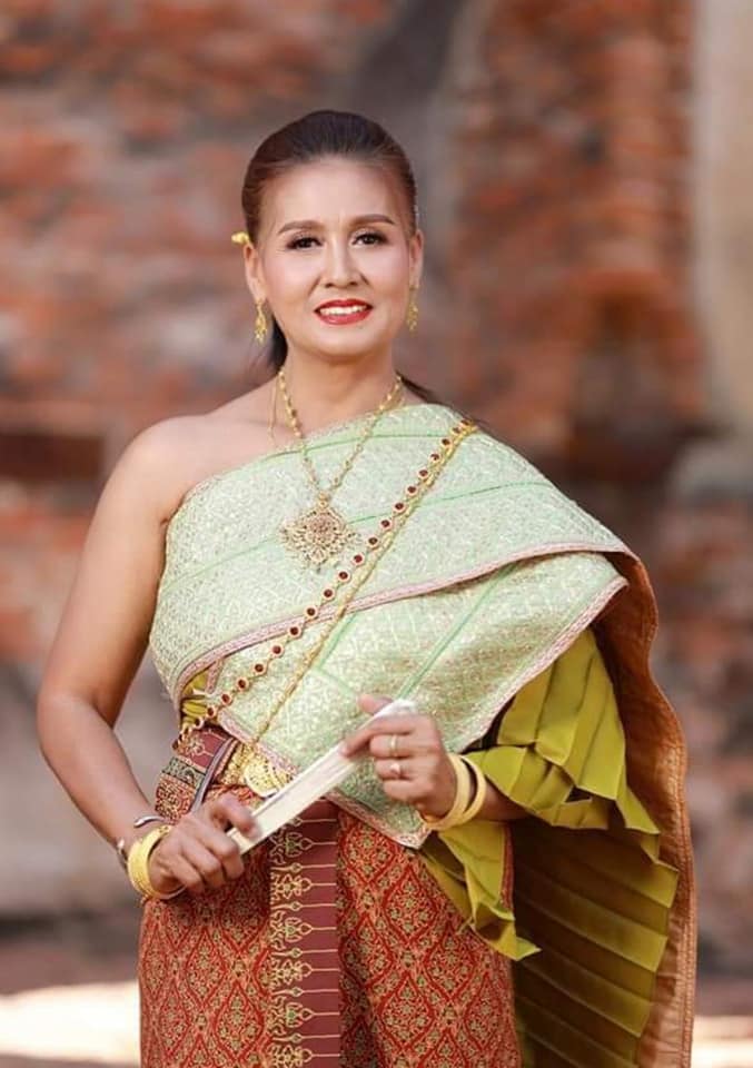 Thai Dress: ชุดไทย ผ้าลายอย่าง | Thailand 🇹🇭