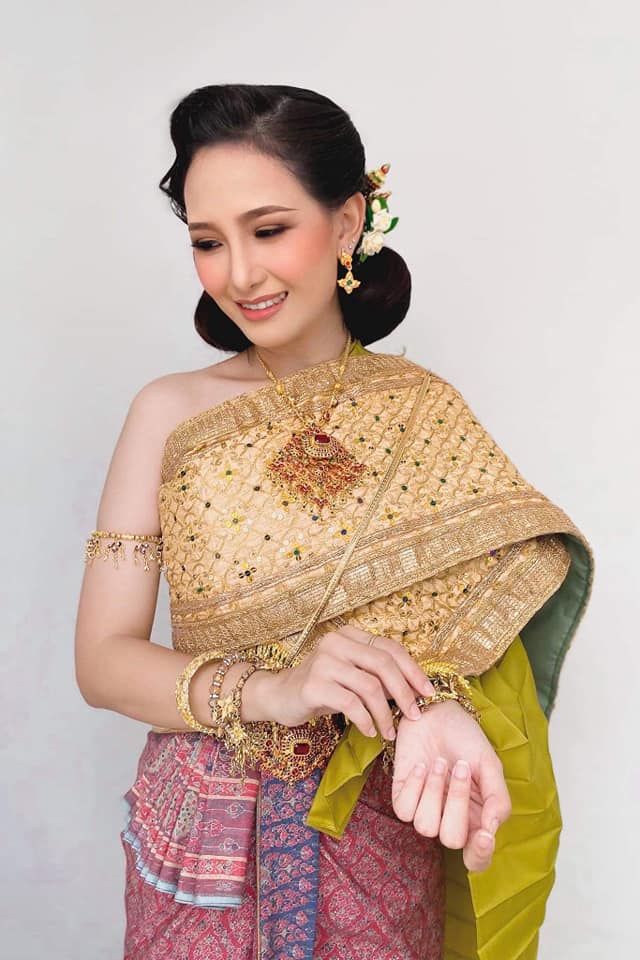 Thai Dress: ชุดไทย ผ้าลายอย่าง | Thailand 🇹🇭