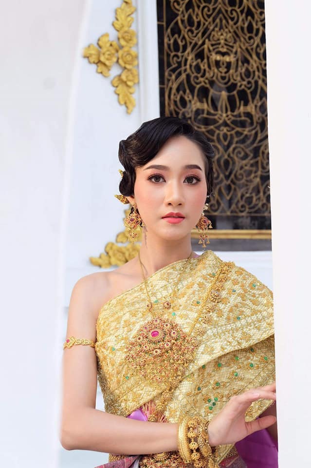 Thai Dress: ชุดไทย ผ้าลายอย่าง | Thailand 🇹🇭
