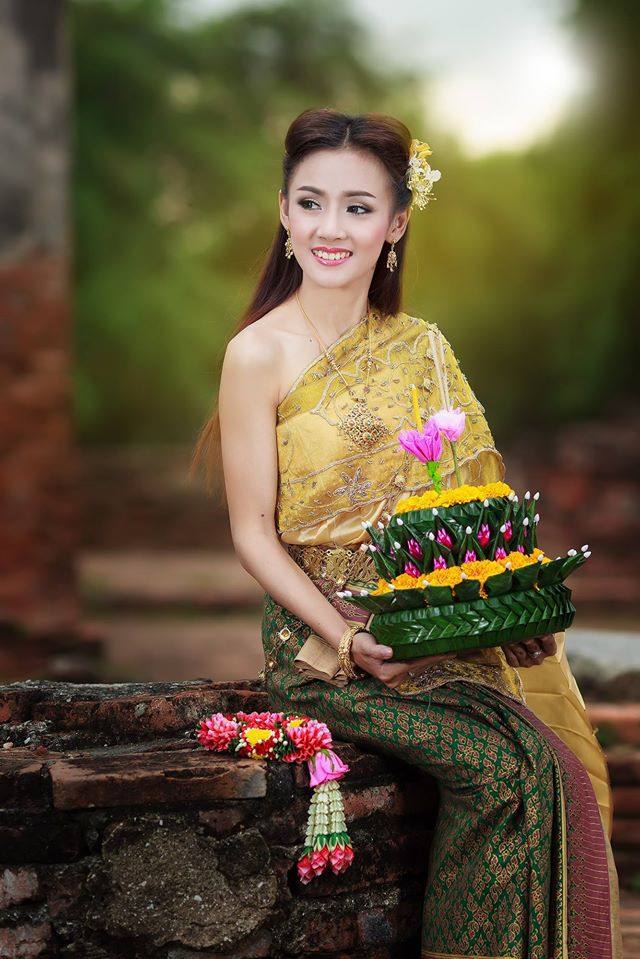 Thai Traditional Dress Portrait 🇹🇭