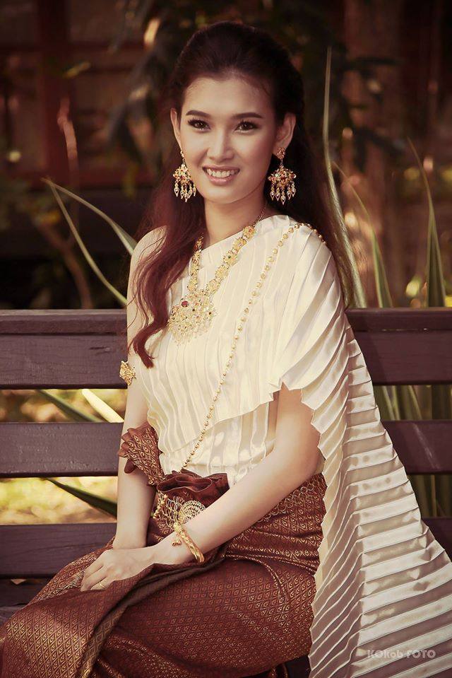 Thai Traditional Dress Portrait 🇹🇭