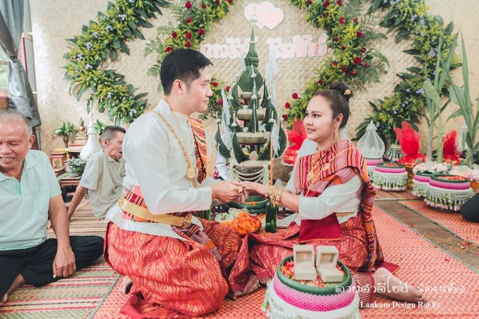 ชุดแต่งงานพื้นเมืองอีสาน (งานกินดอง) | Thailand