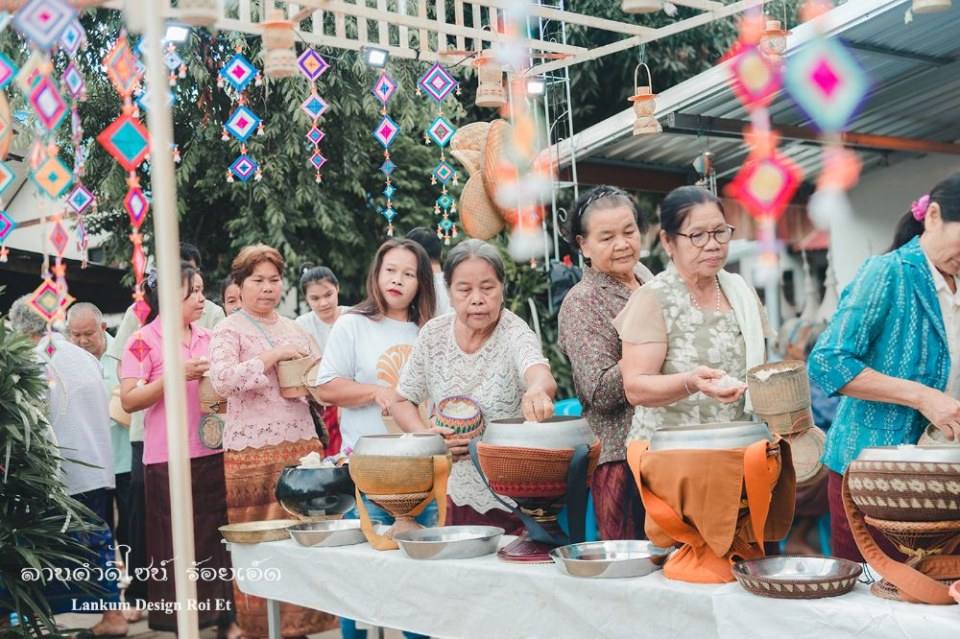 ชุดแต่งงานพื้นเมืองอีสาน (งานกินดอง) | Thailand