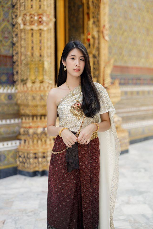 Thailand 🇹🇭 | Thai dress at Wat Ratchabophit