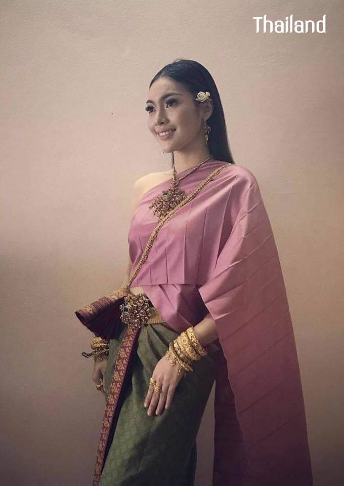 Thai Dress: ชุดไทย ผ้าลายอย่าง | Thailand 🇹🇭